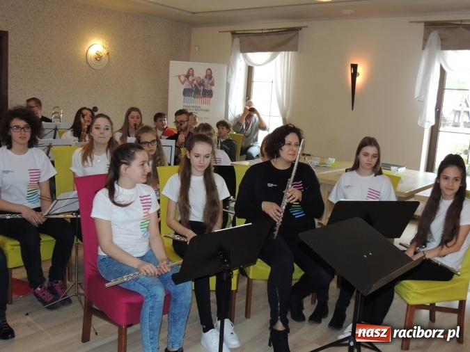 Zdjęcie w galerii na portalu naszraciborz.pl: Cuda się zdarzają – warsztaty z Adamem Sztabą  wiadomości z regionu