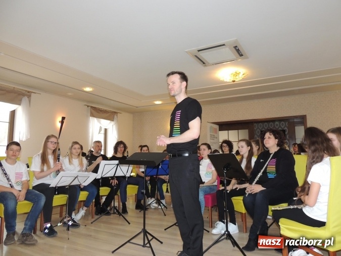 Zdjęcie w galerii na portalu naszraciborz.pl: Cuda się zdarzają – warsztaty z Adamem Sztabą  wiadomości z regionu