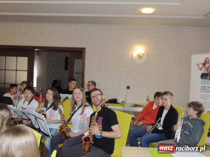 Zdjęcie w galerii na portalu naszraciborz.pl: Cuda się zdarzają – warsztaty z Adamem Sztabą  wiadomości z regionu