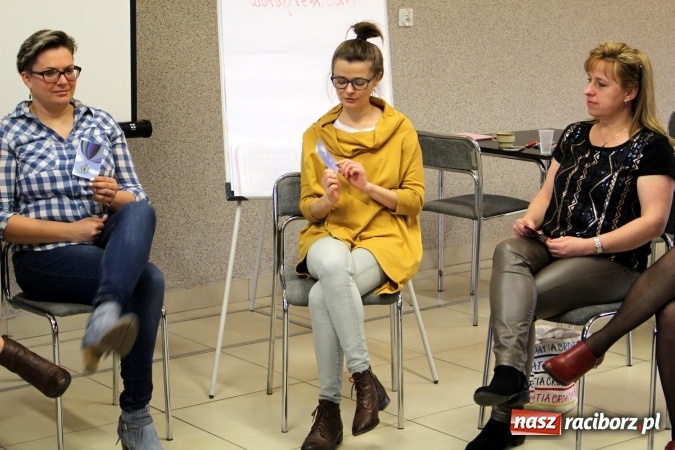 Zdjęcie w galerii na portalu naszraciborz.pl: Odcienie kobiecości w Gminnym Centrum Kultury w Nędzy wiadomości z regionu