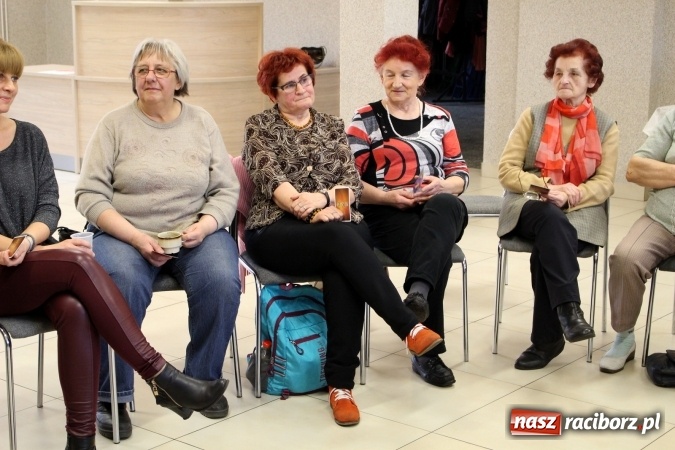 Zdjęcie w galerii na portalu naszraciborz.pl: Odcienie kobiecości w Gminnym Centrum Kultury w Nędzy wiadomości z regionu