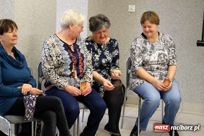Zdjęcie w galerii na portalu naszraciborz.pl: Odcienie kobiecości w Gminnym Centrum Kultury w Nędzy wiadomości z regionu