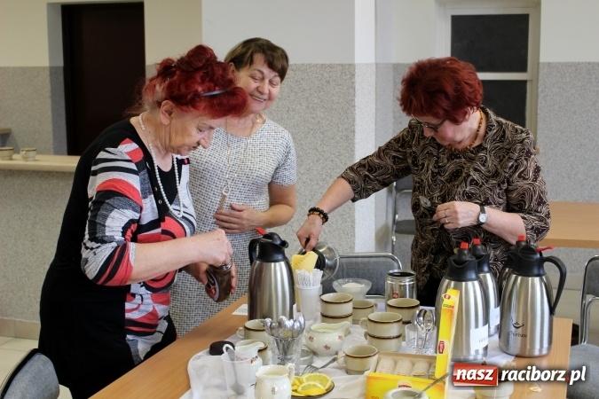 Zdjęcie w galerii na portalu naszraciborz.pl: Odcienie kobiecości w Gminnym Centrum Kultury w Nędzy wiadomości z regionu