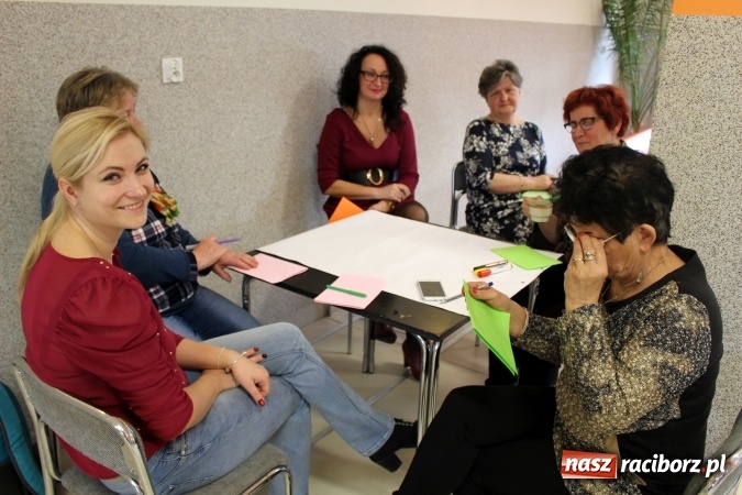 Zdjęcie w galerii na portalu naszraciborz.pl: Odcienie kobiecości w Gminnym Centrum Kultury w Nędzy wiadomości z regionu