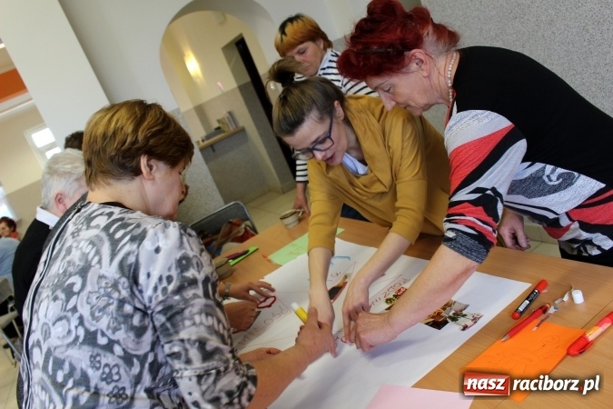 Zdjęcie w galerii na portalu naszraciborz.pl: Odcienie kobiecości w Gminnym Centrum Kultury w Nędzy wiadomości z regionu