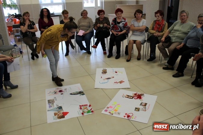 Zdjęcie w galerii na portalu naszraciborz.pl: Odcienie kobiecości w Gminnym Centrum Kultury w Nędzy wiadomości z regionu