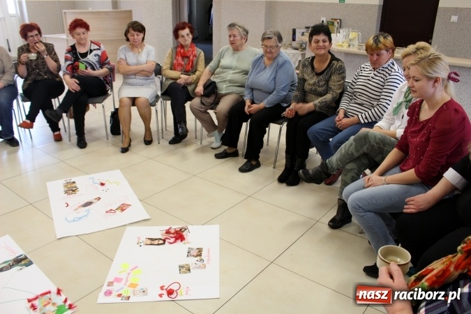 Zdjęcie w galerii na portalu naszraciborz.pl: Odcienie kobiecości w Gminnym Centrum Kultury w Nędzy wiadomości z regionu