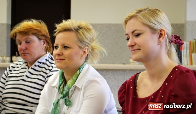 Zdjęcie w galerii na portalu naszraciborz.pl: Odcienie kobiecości w Gminnym Centrum Kultury w Nędzy wiadomości z regionu