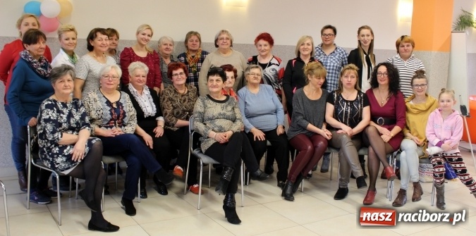Zdjęcie w galerii na portalu naszraciborz.pl: Odcienie kobiecości w Gminnym Centrum Kultury w Nędzy wiadomości z regionu