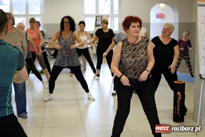 Zdjęcie w galerii na portalu naszraciborz.pl: Odcienie kobiecości w Gminnym Centrum Kultury w Nędzy wiadomości z regionu