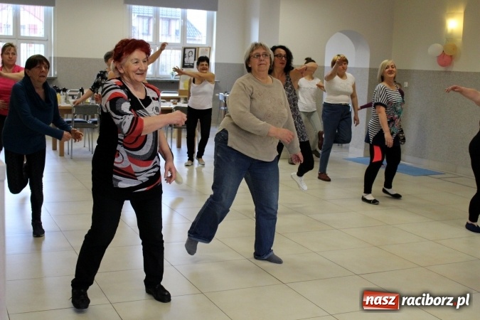 Zdjęcie w galerii na portalu naszraciborz.pl: Odcienie kobiecości w Gminnym Centrum Kultury w Nędzy wiadomości z regionu