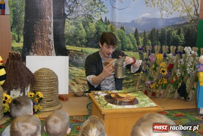 Zdjęcie w galerii na portalu naszraciborz.pl: Fascynujący świat pszczół - warsztaty w Zespole Szkolno-Przedszkolnym nr 4  wiadomości z regionu