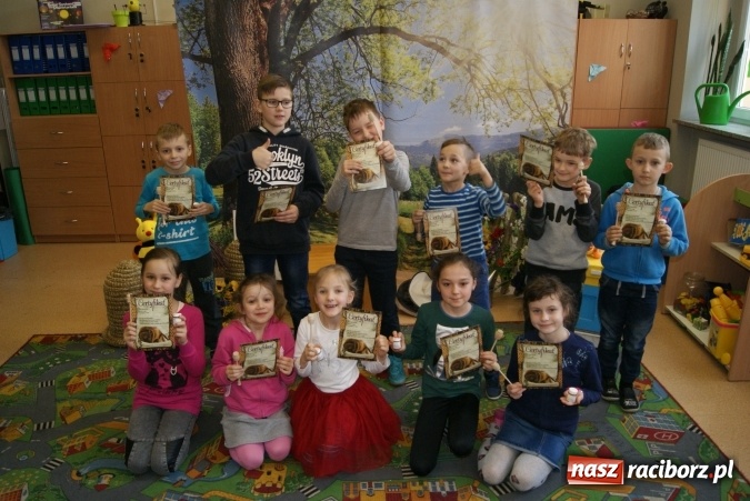 Zdjęcie w galerii na portalu naszraciborz.pl: Fascynujący świat pszczół - warsztaty w Zespole Szkolno-Przedszkolnym nr 4  wiadomości z regionu