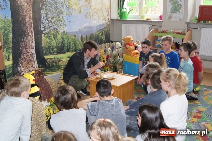 Zdjęcie w galerii na portalu naszraciborz.pl: Fascynujący świat pszczół - warsztaty w Zespole Szkolno-Przedszkolnym nr 4  wiadomości z regionu