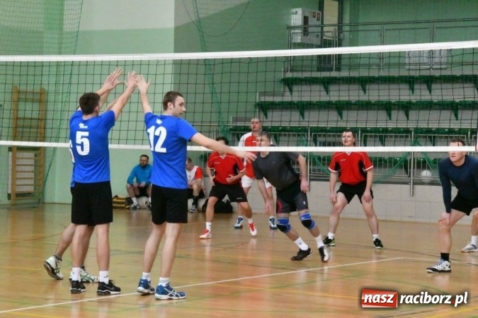 Zdjęcie w galerii na portalu naszraciborz.pl: Jeszcze jedno zwycięstwo i puchar na stałe zagości w Eko-Oknach wiadomości z regionu