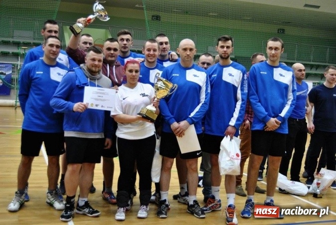 Zdjęcie w galerii na portalu naszraciborz.pl: Jeszcze jedno zwycięstwo i puchar na stałe zagości w Eko-Oknach wiadomości z regionu