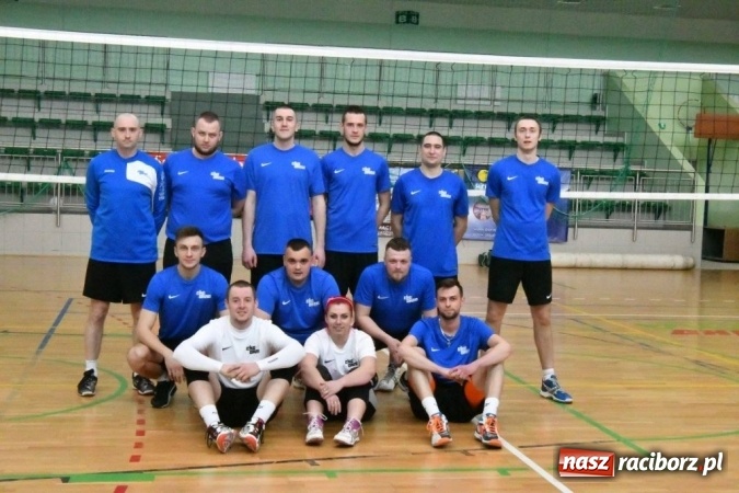 Zdjęcie w galerii na portalu naszraciborz.pl: Jeszcze jedno zwycięstwo i puchar na stałe zagości w Eko-Oknach wiadomości z regionu