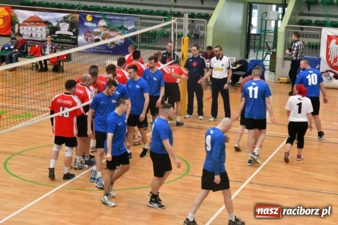 Zdjęcie w galerii na portalu naszraciborz.pl: Jeszcze jedno zwycięstwo i puchar na stałe zagości w Eko-Oknach wiadomości z regionu