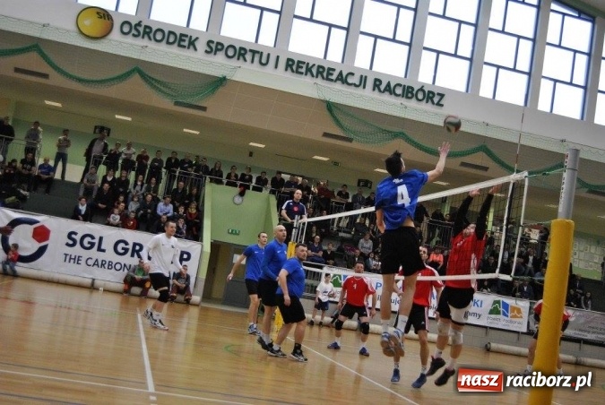 Zdjęcie w galerii na portalu naszraciborz.pl: Jeszcze jedno zwycięstwo i puchar na stałe zagości w Eko-Oknach wiadomości z regionu
