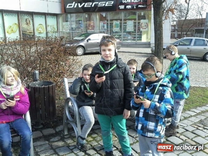 Zdjęcie w galerii na portalu naszraciborz.pl: Poznaj miasto z audioprzewodnikiem - polecają uczniowie SP 4  wiadomości z regionu