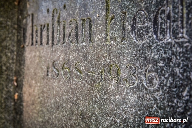 Zdjęcie w galerii na portalu naszraciborz.pl: Zapomniany cmentarz ewangelicki przy Starowiejskiej wiadomości z regionu