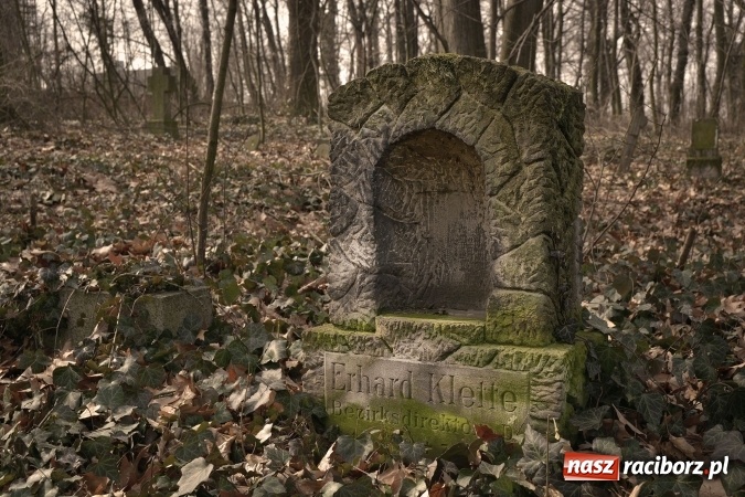 Zdjęcie w galerii na portalu naszraciborz.pl: Zapomniany cmentarz ewangelicki przy Starowiejskiej wiadomości z regionu