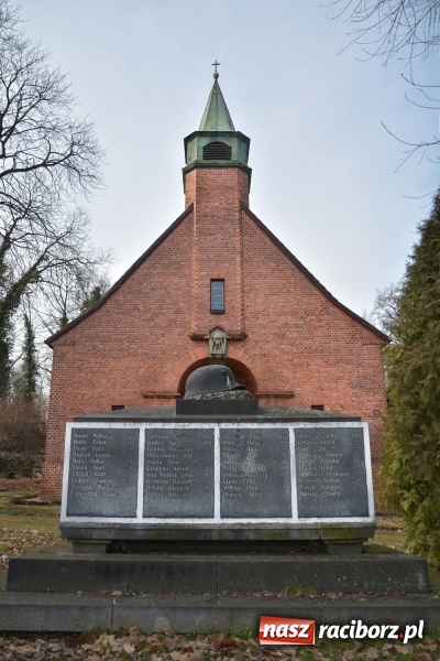Zdjęcie w galerii na portalu naszraciborz.pl: Zapomniany cmentarz ewangelicki przy Starowiejskiej wiadomości z regionu