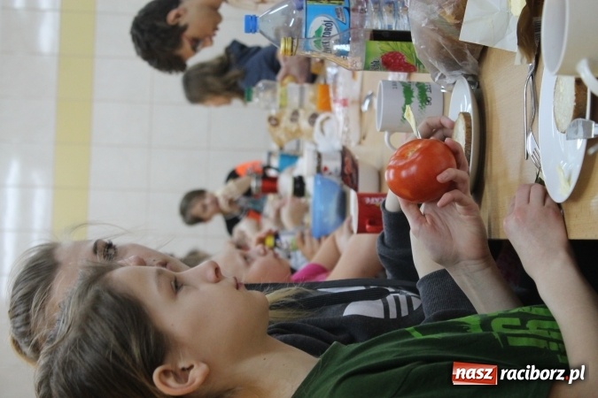 Zdjęcie w galerii na portalu naszraciborz.pl: Biwakowy weekend w Zespole Szkolno-Przedszkolnym na Ocicach wiadomości z regionu