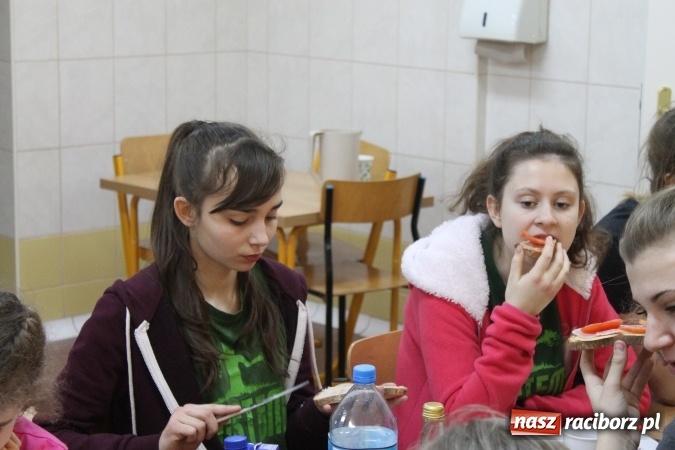 Zdjęcie w galerii na portalu naszraciborz.pl: Biwakowy weekend w Zespole Szkolno-Przedszkolnym na Ocicach wiadomości z regionu