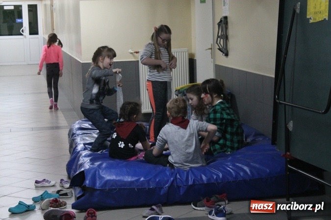Zdjęcie w galerii na portalu naszraciborz.pl: Biwakowy weekend w Zespole Szkolno-Przedszkolnym na Ocicach wiadomości z regionu