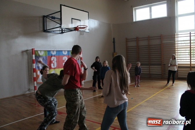 Zdjęcie w galerii na portalu naszraciborz.pl: Biwakowy weekend w Zespole Szkolno-Przedszkolnym na Ocicach wiadomości z regionu