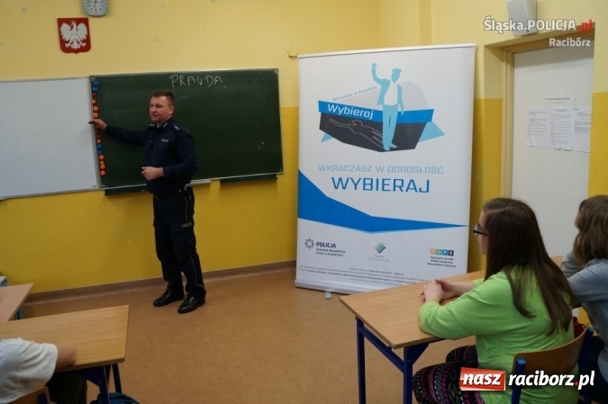 Zdjęcie w galerii na portalu naszraciborz.pl: Wkraczasz w dorosłość – Wybieraj! Spotkanie policjantów z młodzieżą  wiadomości z regionu