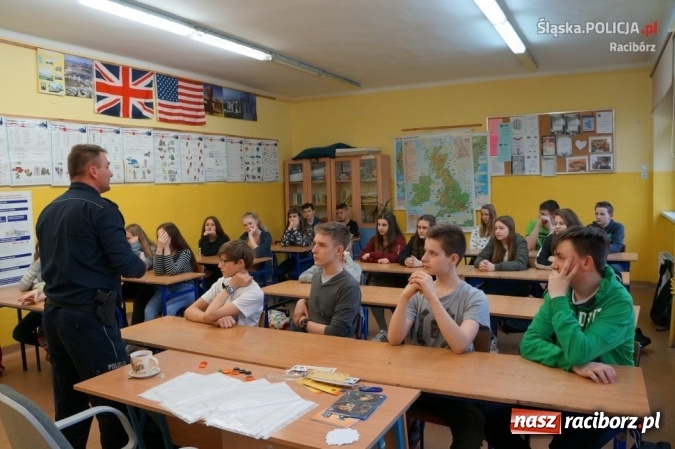 Zdjęcie w galerii na portalu naszraciborz.pl: Wkraczasz w dorosłość – Wybieraj! Spotkanie policjantów z młodzieżą  wiadomości z regionu