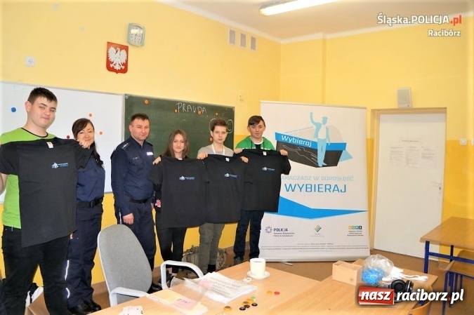 Zdjęcie w galerii na portalu naszraciborz.pl: Wkraczasz w dorosłość – Wybieraj! Spotkanie policjantów z młodzieżą  wiadomości z regionu