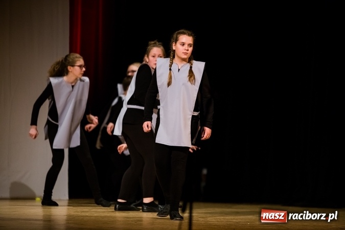 Zdjęcie w galerii na portalu naszraciborz.pl: O rozmowie, zrozumieniu i dziecięcej zabawie - teatr Miodzio zaprezentował się w Raciborskim Centrum Kultury wiadomości z regionu