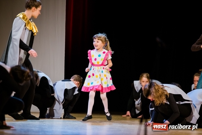 Zdjęcie w galerii na portalu naszraciborz.pl: O rozmowie, zrozumieniu i dziecięcej zabawie - teatr Miodzio zaprezentował się w Raciborskim Centrum Kultury wiadomości z regionu