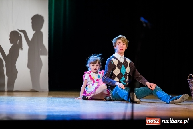 Zdjęcie w galerii na portalu naszraciborz.pl: O rozmowie, zrozumieniu i dziecięcej zabawie - teatr Miodzio zaprezentował się w Raciborskim Centrum Kultury wiadomości z regionu