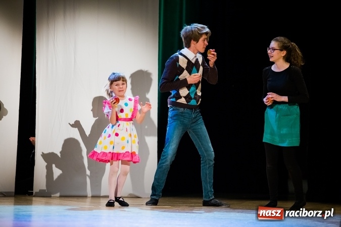 Zdjęcie w galerii na portalu naszraciborz.pl: O rozmowie, zrozumieniu i dziecięcej zabawie - teatr Miodzio zaprezentował się w Raciborskim Centrum Kultury wiadomości z regionu