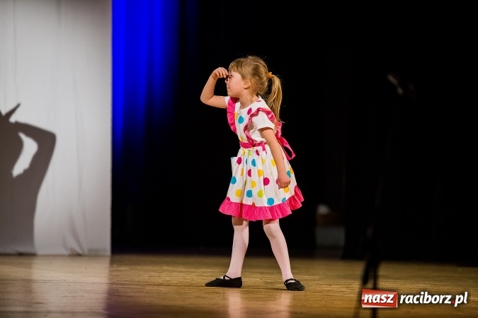 Zdjęcie w galerii na portalu naszraciborz.pl: O rozmowie, zrozumieniu i dziecięcej zabawie - teatr Miodzio zaprezentował się w Raciborskim Centrum Kultury wiadomości z regionu