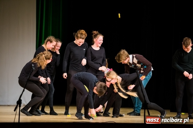 Zdjęcie w galerii na portalu naszraciborz.pl: O rozmowie, zrozumieniu i dziecięcej zabawie - teatr Miodzio zaprezentował się w Raciborskim Centrum Kultury wiadomości z regionu