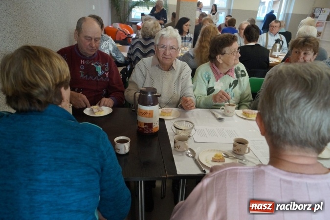 Zdjęcie w galerii na portalu naszraciborz.pl: Dzień Kobiet i Mężczyzn w kole emerytów w Nędzy wiadomości z regionu