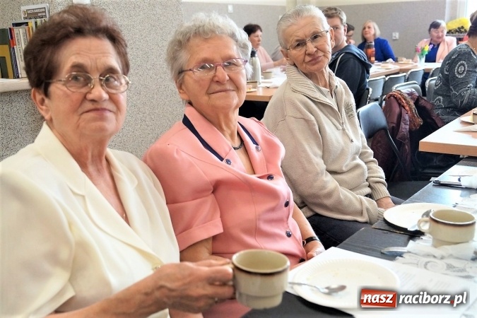 Zdjęcie w galerii na portalu naszraciborz.pl: Dzień Kobiet i Mężczyzn w kole emerytów w Nędzy wiadomości z regionu