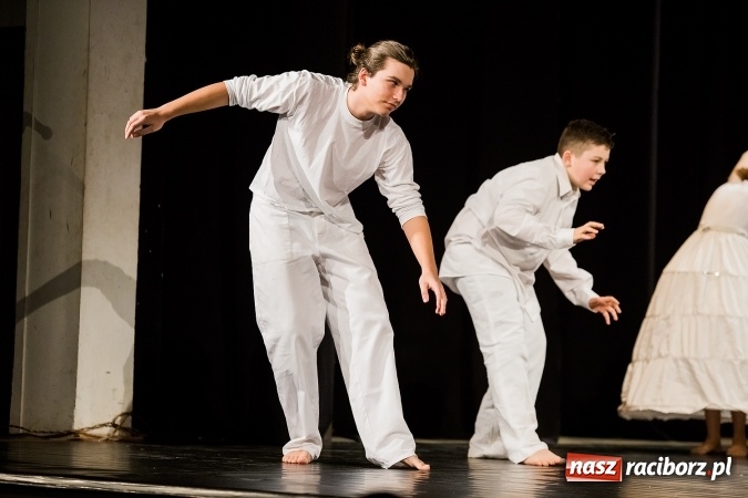 Zdjęcie w galerii na portalu naszraciborz.pl: Dyplomy i stypendia za wysokie wyniki w nauce w raciborskich szkołach rozdane wiadomości z regionu