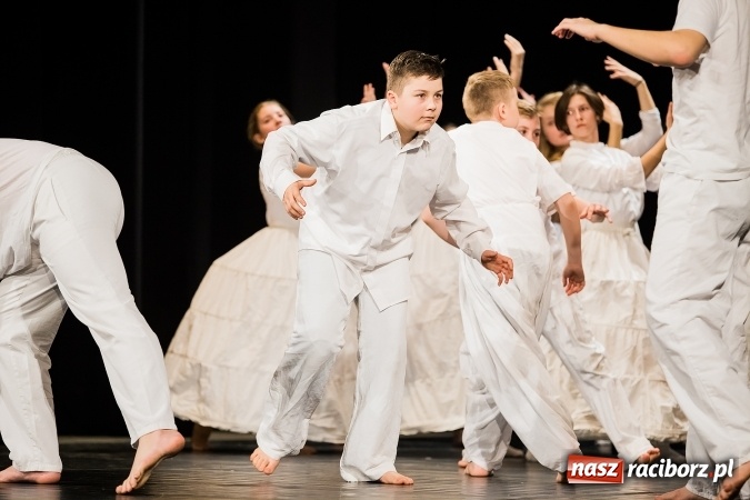 Zdjęcie w galerii na portalu naszraciborz.pl: Dyplomy i stypendia za wysokie wyniki w nauce w raciborskich szkołach rozdane wiadomości z regionu