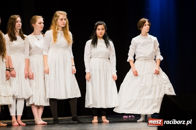 Zdjęcie w galerii na portalu naszraciborz.pl: Dyplomy i stypendia za wysokie wyniki w nauce w raciborskich szkołach rozdane wiadomości z regionu