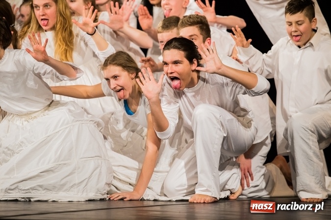 Zdjęcie w galerii na portalu naszraciborz.pl: Dyplomy i stypendia za wysokie wyniki w nauce w raciborskich szkołach rozdane wiadomości z regionu