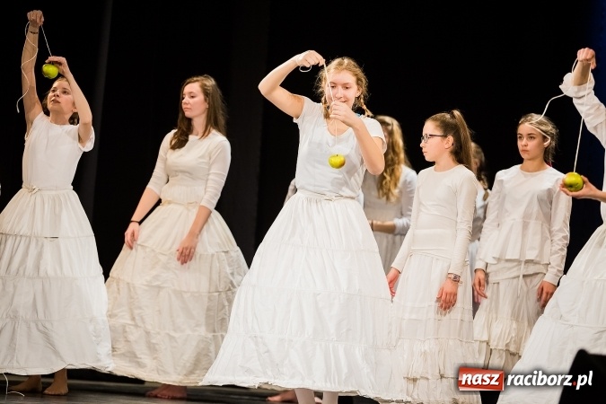 Zdjęcie w galerii na portalu naszraciborz.pl: Dyplomy i stypendia za wysokie wyniki w nauce w raciborskich szkołach rozdane wiadomości z regionu