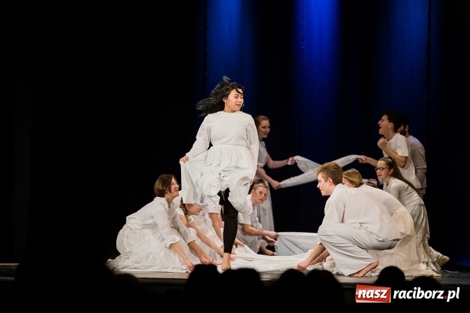 Zdjęcie w galerii na portalu naszraciborz.pl: Dyplomy i stypendia za wysokie wyniki w nauce w raciborskich szkołach rozdane wiadomości z regionu