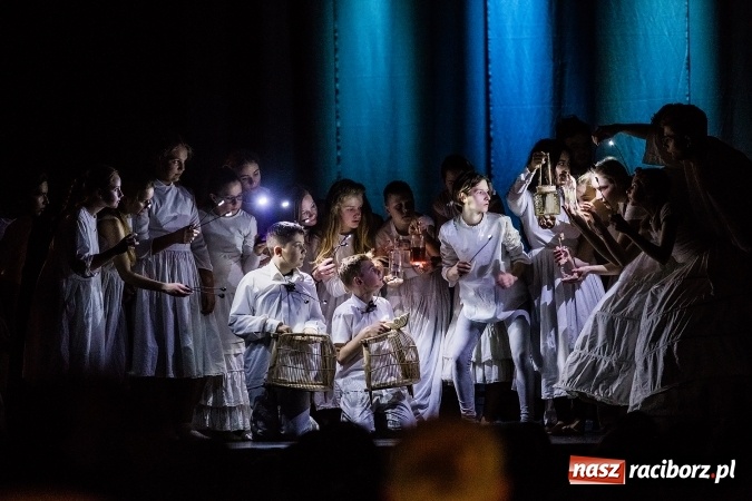 Zdjęcie w galerii na portalu naszraciborz.pl: Dyplomy i stypendia za wysokie wyniki w nauce w raciborskich szkołach rozdane wiadomości z regionu