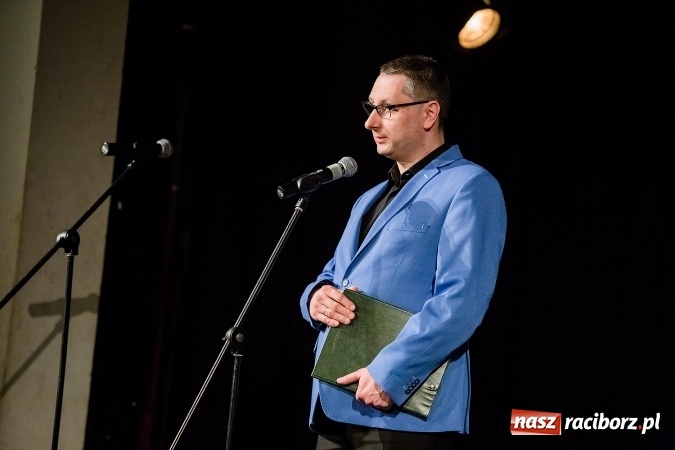 Zdjęcie w galerii na portalu naszraciborz.pl: Dyplomy i stypendia za wysokie wyniki w nauce w raciborskich szkołach rozdane wiadomości z regionu